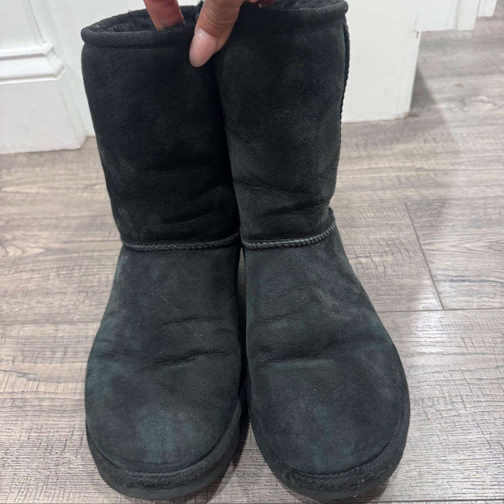 UGG Classic Short II Black Suede Sheepskin Boots 1016223 Womens Size 9